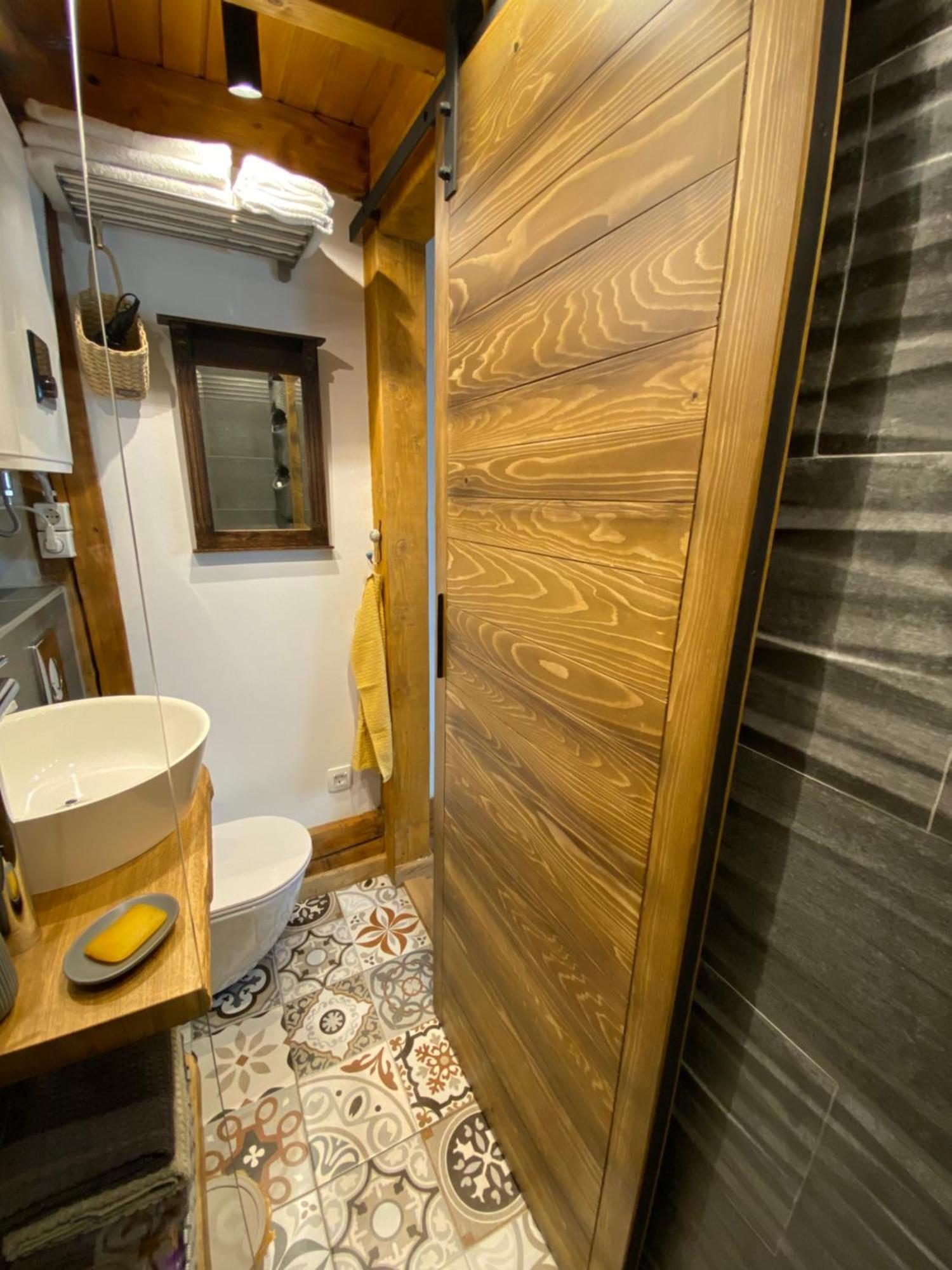 Atifa Apartment
